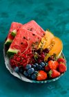 Frutas y bayas de verano - foto de stock