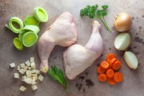 Ingredientes para caldo de pollo - foto de stock