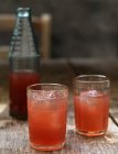 Cocktail di succo di frutta sul tavolo — Foto stock