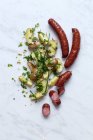 Salsiccia montbeliard e insalata di patate — Foto stock
