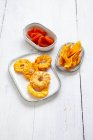 Сушеный ананас, манго и абрикос — стоковое фото