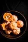 Tangerines in bowl close-up view — Stock Photo