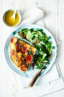 Red snapper and spinach tortilla — Fotografia de Stock