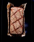 Pan integral con semillas de sésamo en lata - foto de stock
