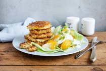 Close-up shot of delicious Cheese fritters with orange salad — Stock Photo