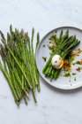 Green asparagus with a poached egg — Stock Photo