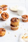 Muffins aux myrtilles et gouttes de chocolat — Photo de stock