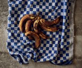 Brown bananas on a kitchen towel — Stock Photo