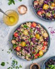 Couscous insalata arcobaleno vista da vicino — Foto stock