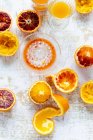 Exprimido naranjas de sangre vista de cerca - foto de stock