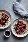 Oatmeal with berries and almond — Stock Photo