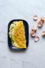 Omelete com ervas vista close-up — Fotografia de Stock