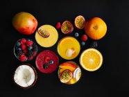 Différents smoothies aux fruits — Photo de stock