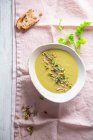 Картопляно-цибулевий суп з петрушками — стокове фото