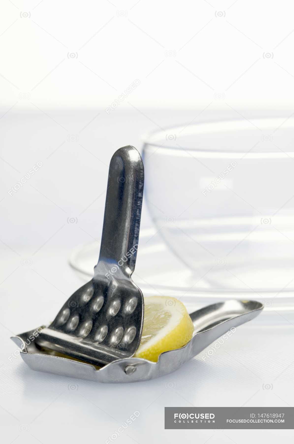 Lemon press with slice of lemon — organic, liquid Stock Photo