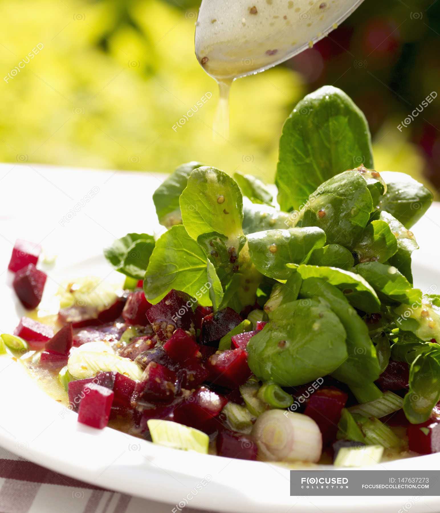 Lambs lettuce with beetroot — eating, plate Stock Photo 147637273
