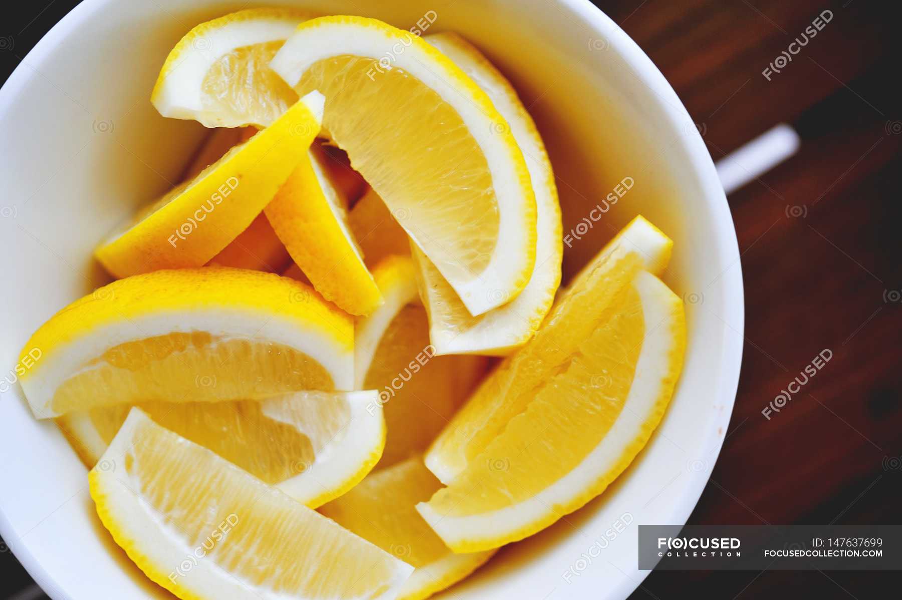 Bowl Of Lemon Wedges — Cookery Clean Eating Stock Photo 147637699