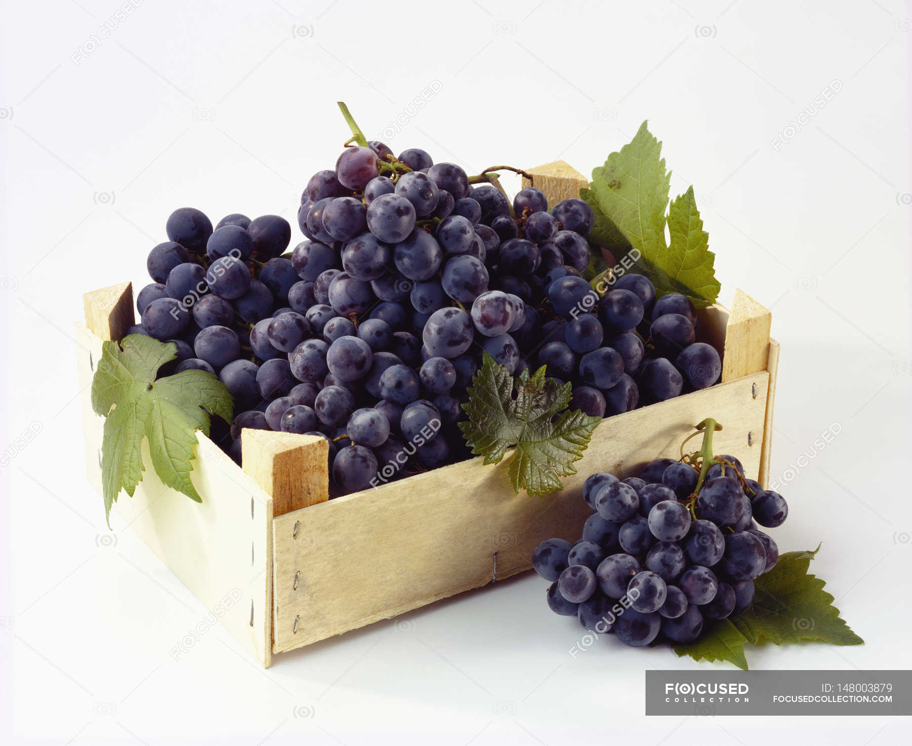 Crate of table grapes — organic food, antioxidant Stock Photo 148003879