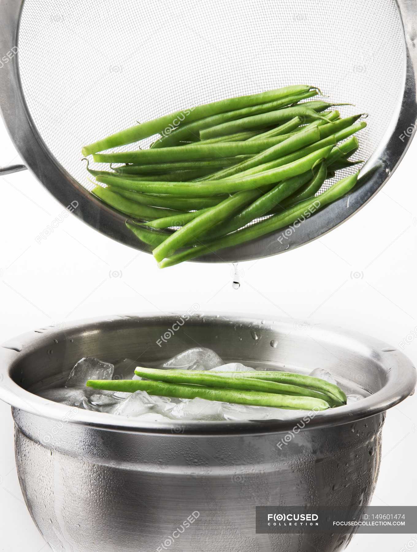 Blanched beans in sieve — pods, delicious Stock Photo 149601474