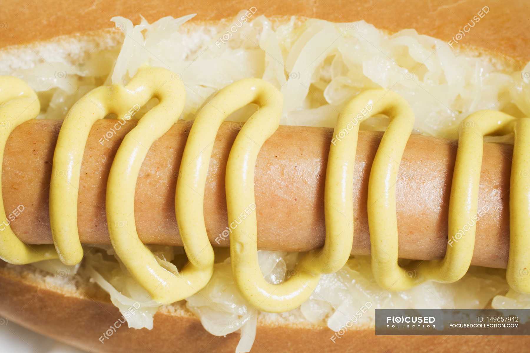 Hot Dog mit Sauerkraut und Senf — Nährstoff, Würstchen - Stock Photo ...