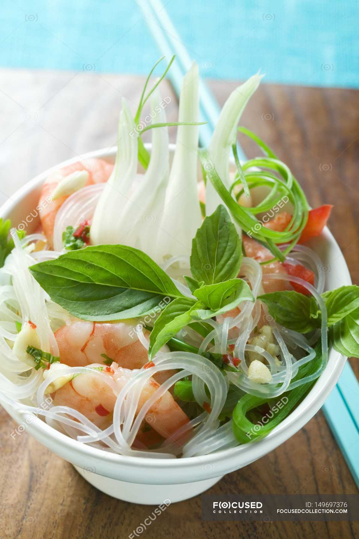 glass-noodles-with-shrimps-lifestyle-kitchen-stock-photo-149697376