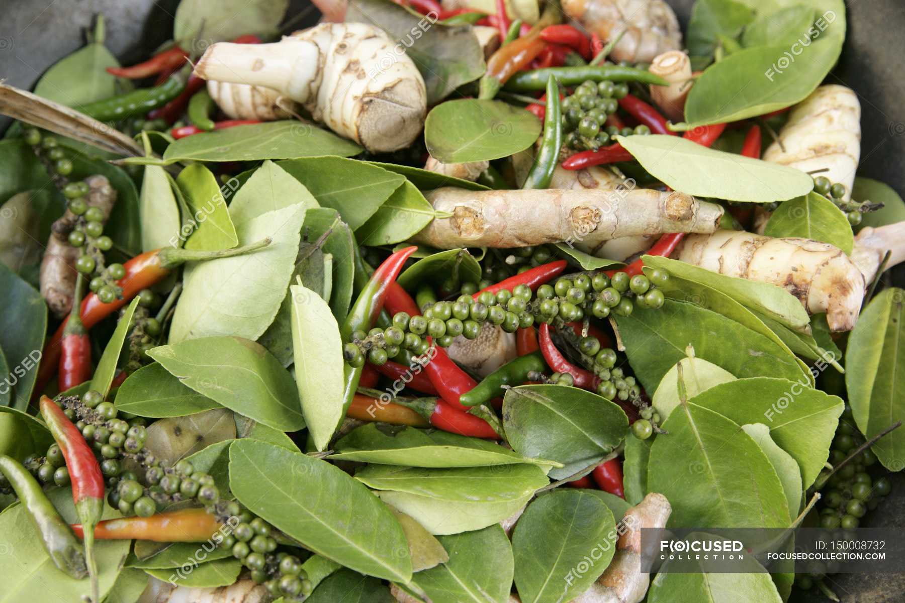 various-spices-and-bay-leaves-in-bowl-background-natural-stock