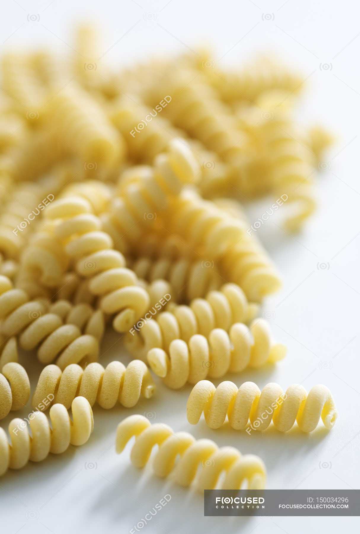 Pasta di riccioli crudi — appetito, Delizioso - Stock Photo | #150034296