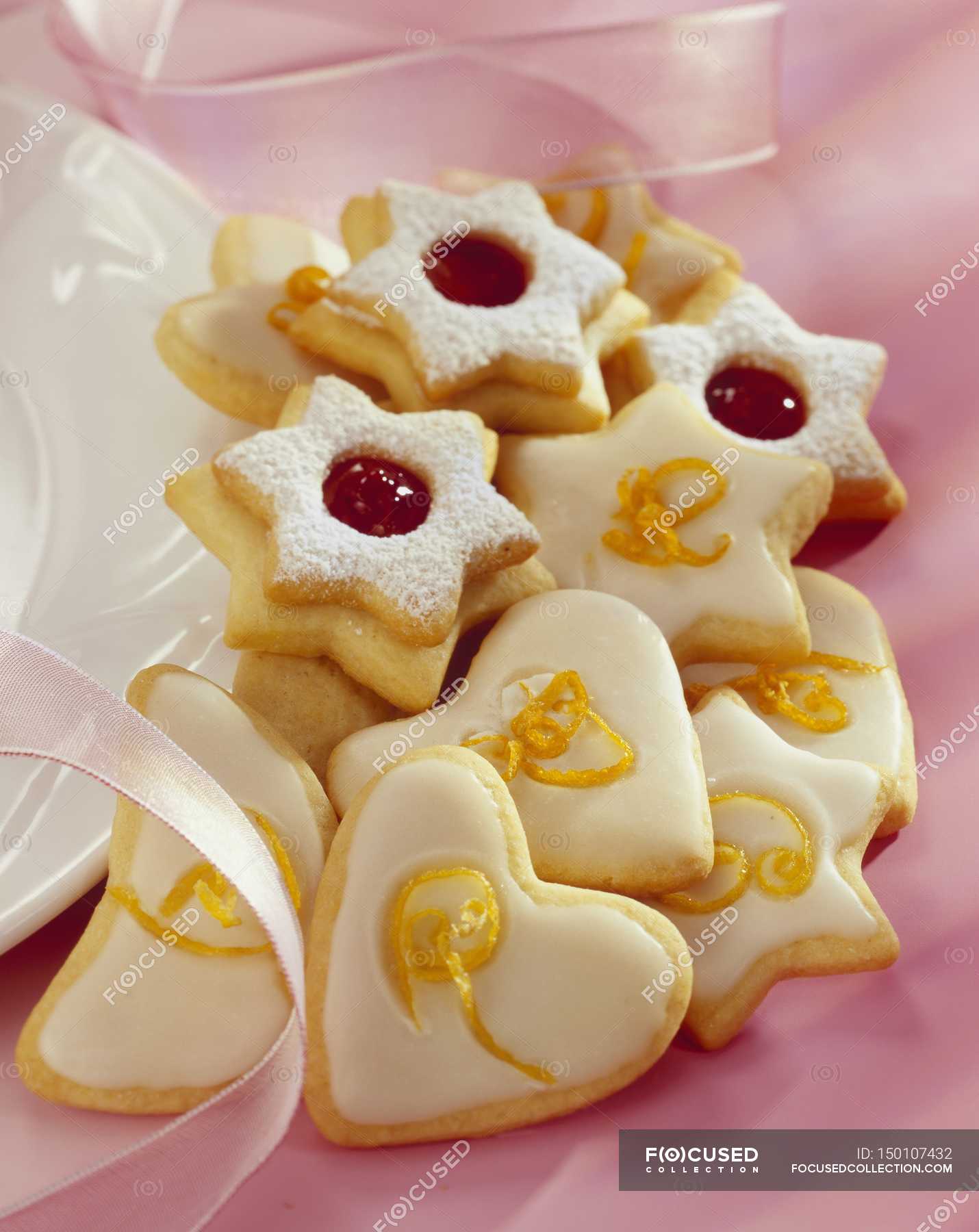 Biscuits of various shapes — tasty, dough Stock Photo 150107432