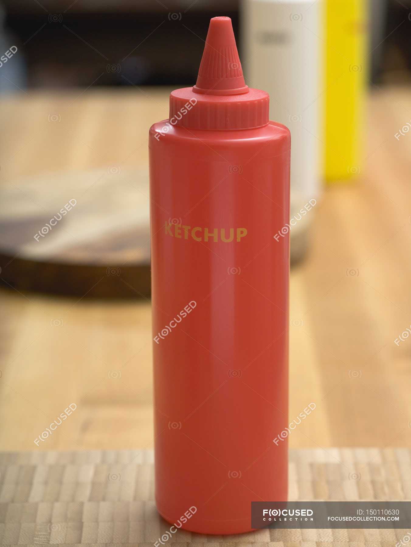 Ketchup in plastic bottle — ketchup bottles, substantial Stock Photo