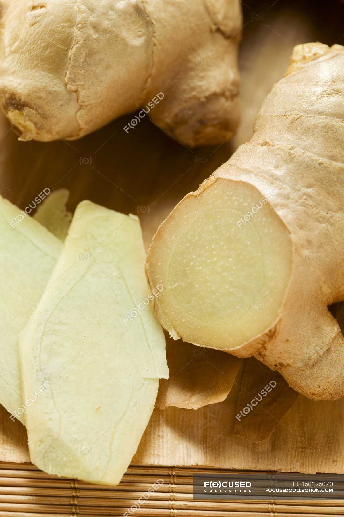 Partly sliced Fresh ginger root — vegan, taste Stock Photo 150125070