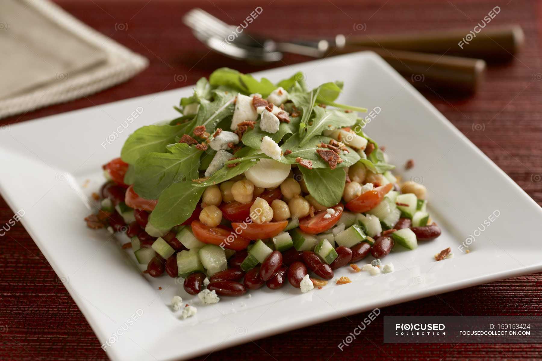 Garbanzo Bean Salad — organic, calories Stock Photo 150153424
