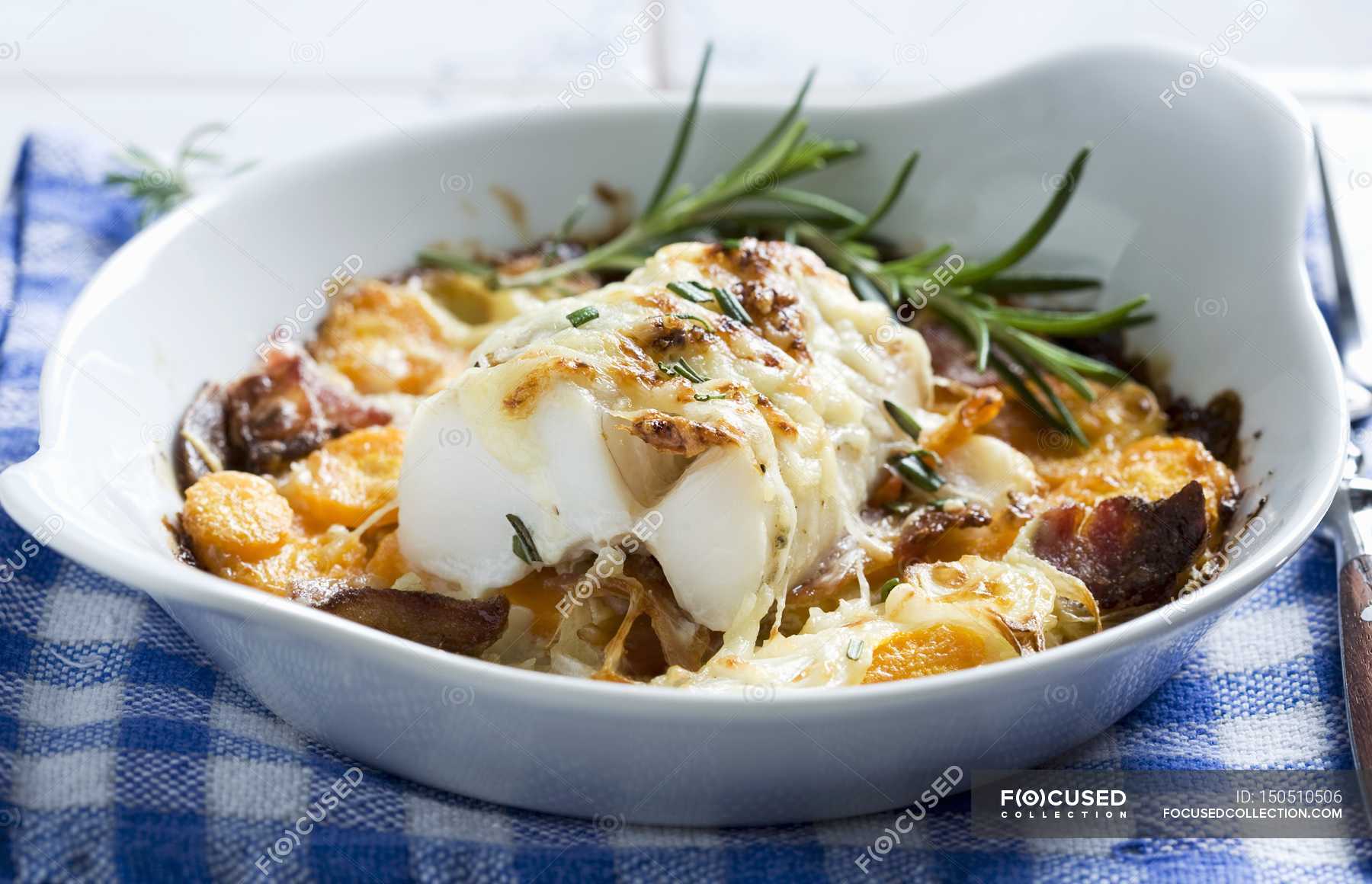 Ovenbaked cod fillet — towel, food Stock Photo 150510506