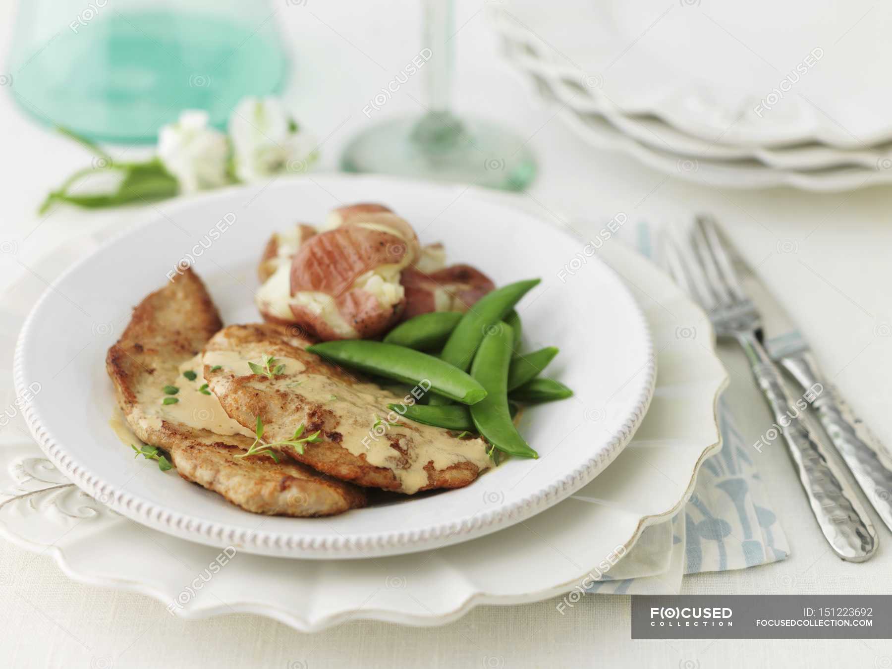 Veal escalope with tout — nutrition, meal Stock Photo 151223692