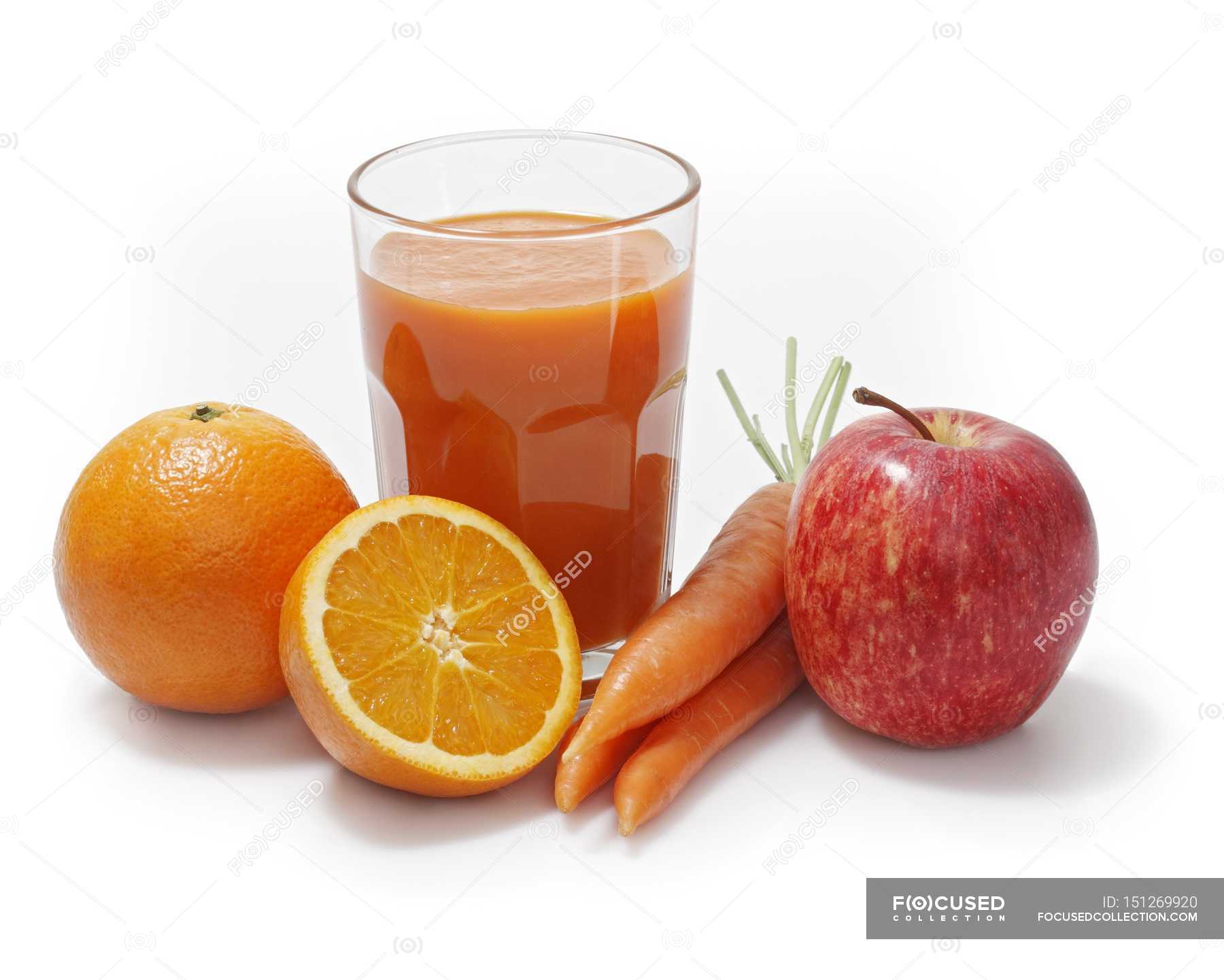 Яблочно апельсиновый. Апельсиново морковный сок. Свежевыжатый яблочный сок. Свежевыжатый сок яблоко морковь. Яблочно апельсиновый сок.