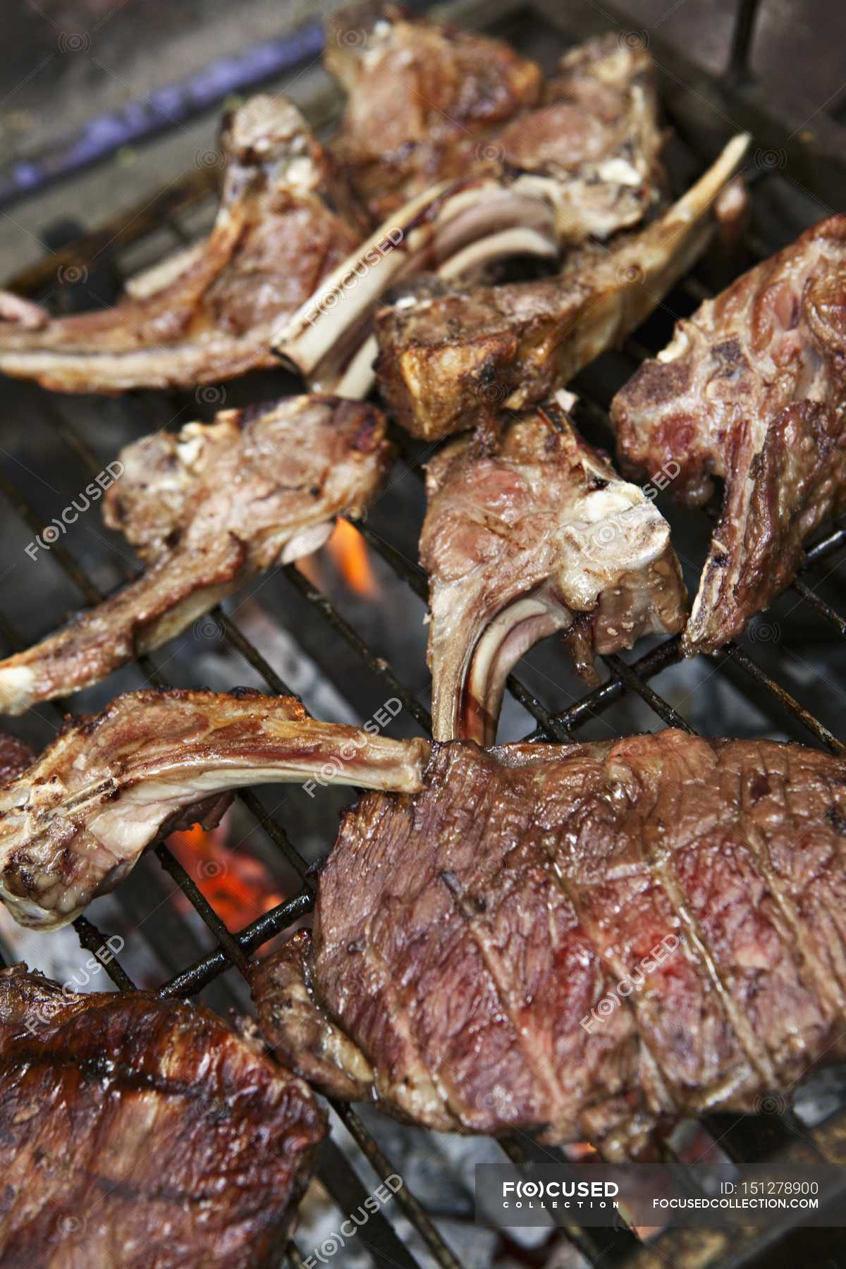 Lamb chops and steaks — barbecue, view Stock Photo 151278900