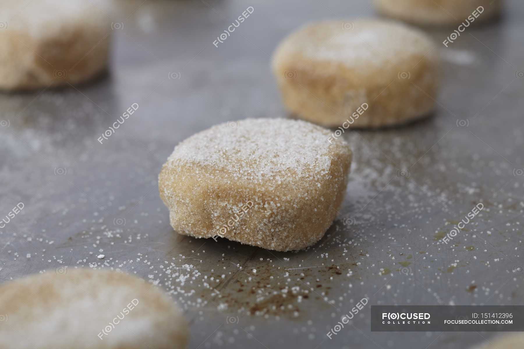Closeup view of raw sugar cookies with icing — details, nutritious