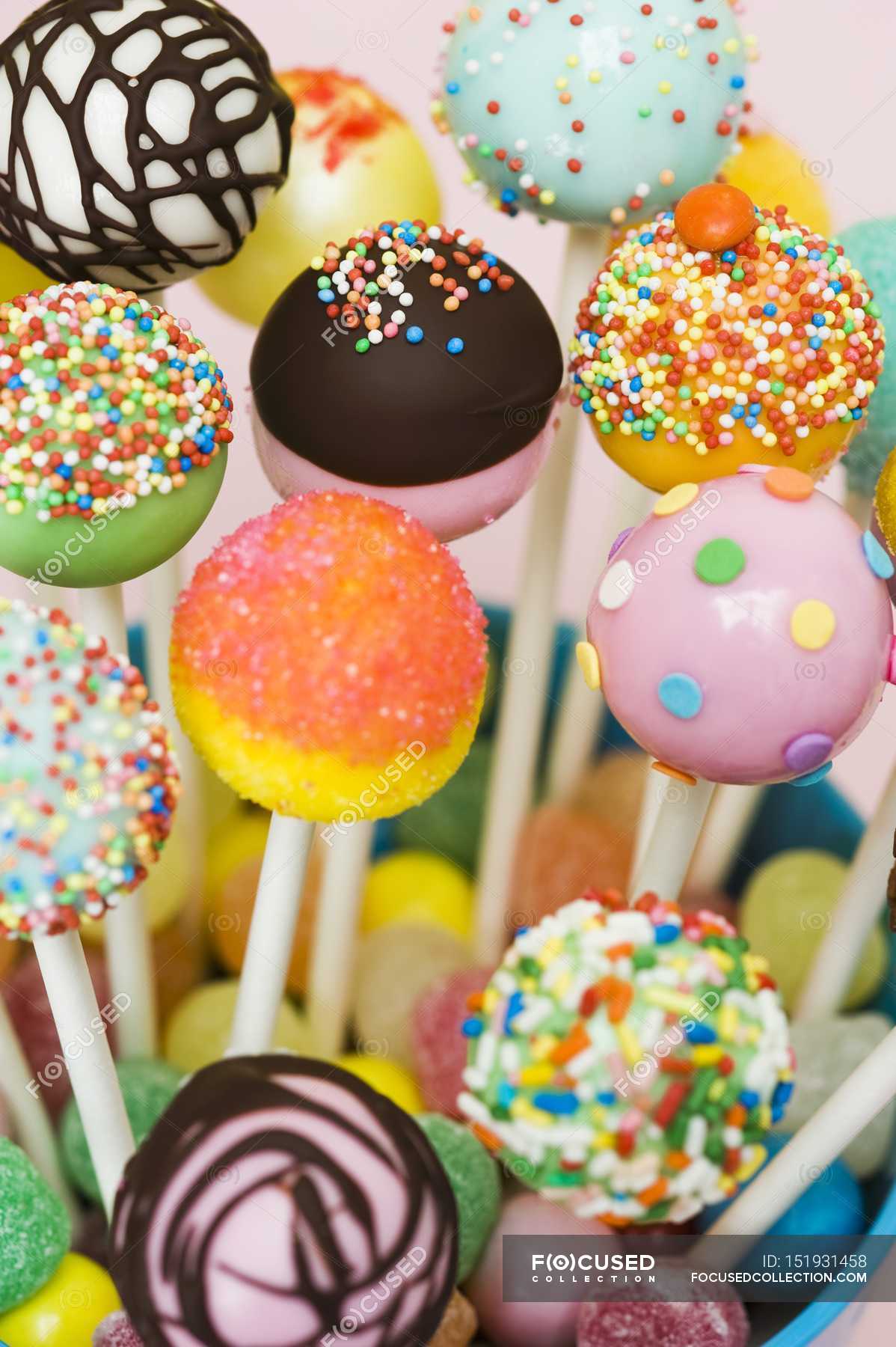 Rainbow Middle Cake Pops – HCP
