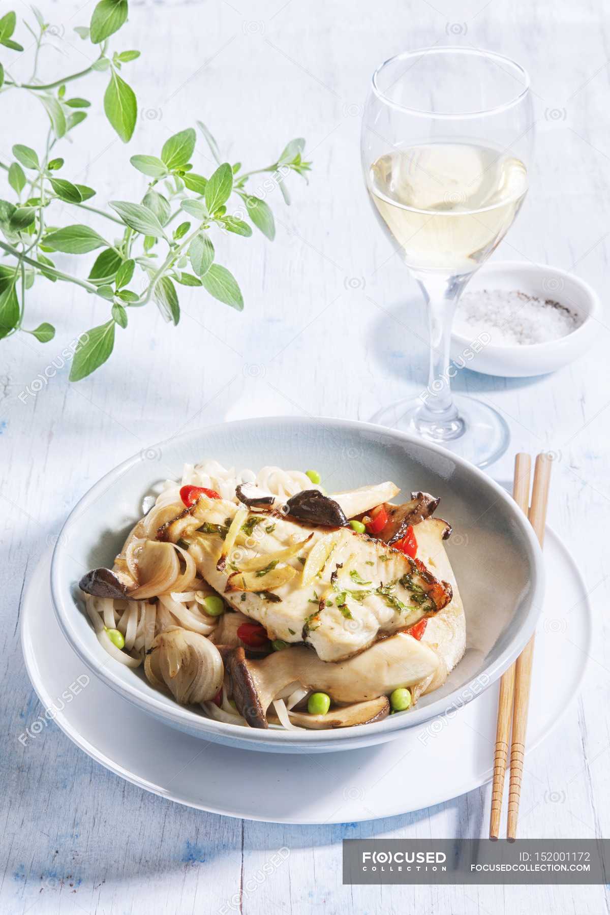 Fried trout fillet — cooked, plate Stock Photo 152001172