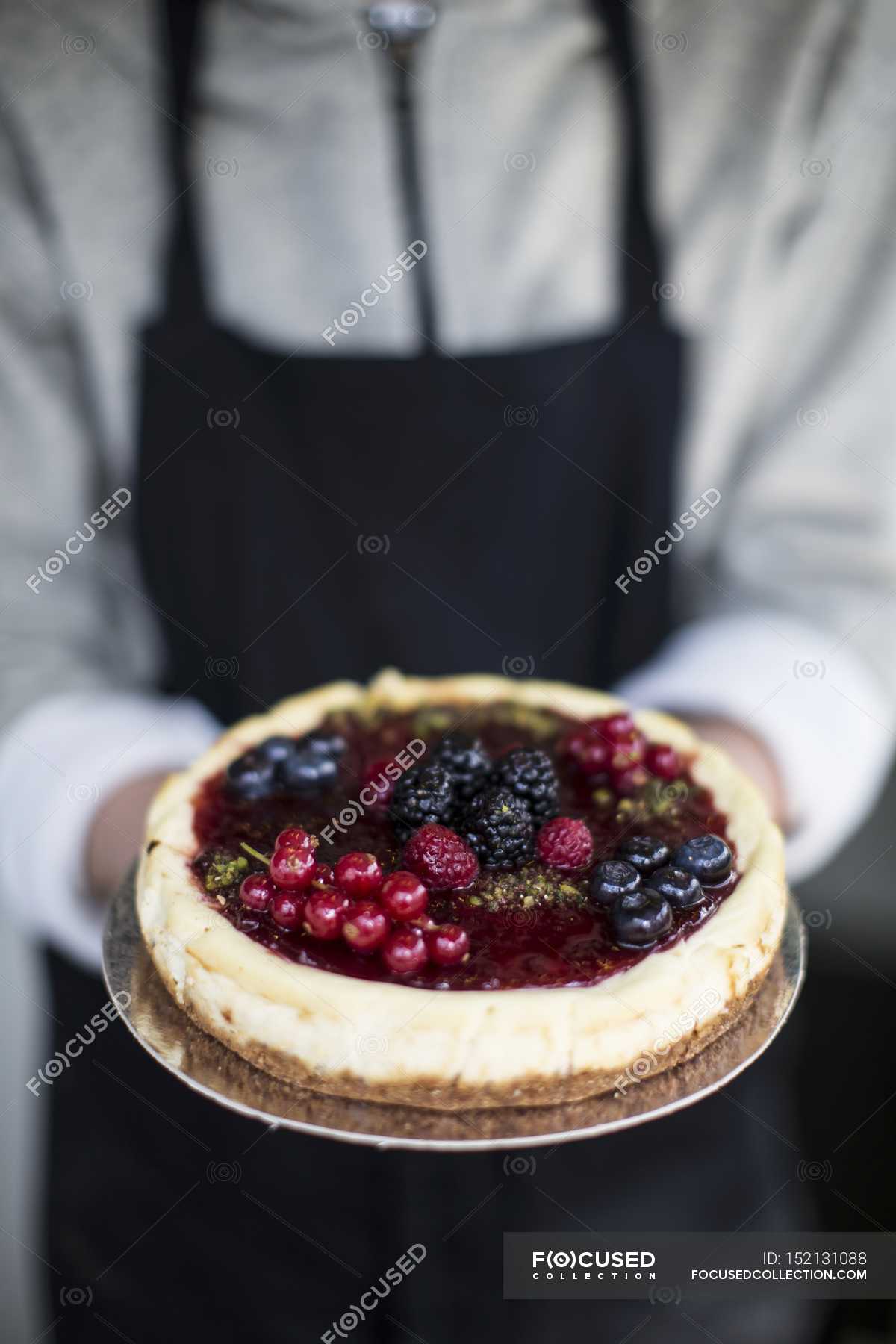 Cheesecake with berry compote — tasty, mealtime Stock Photo 152131088