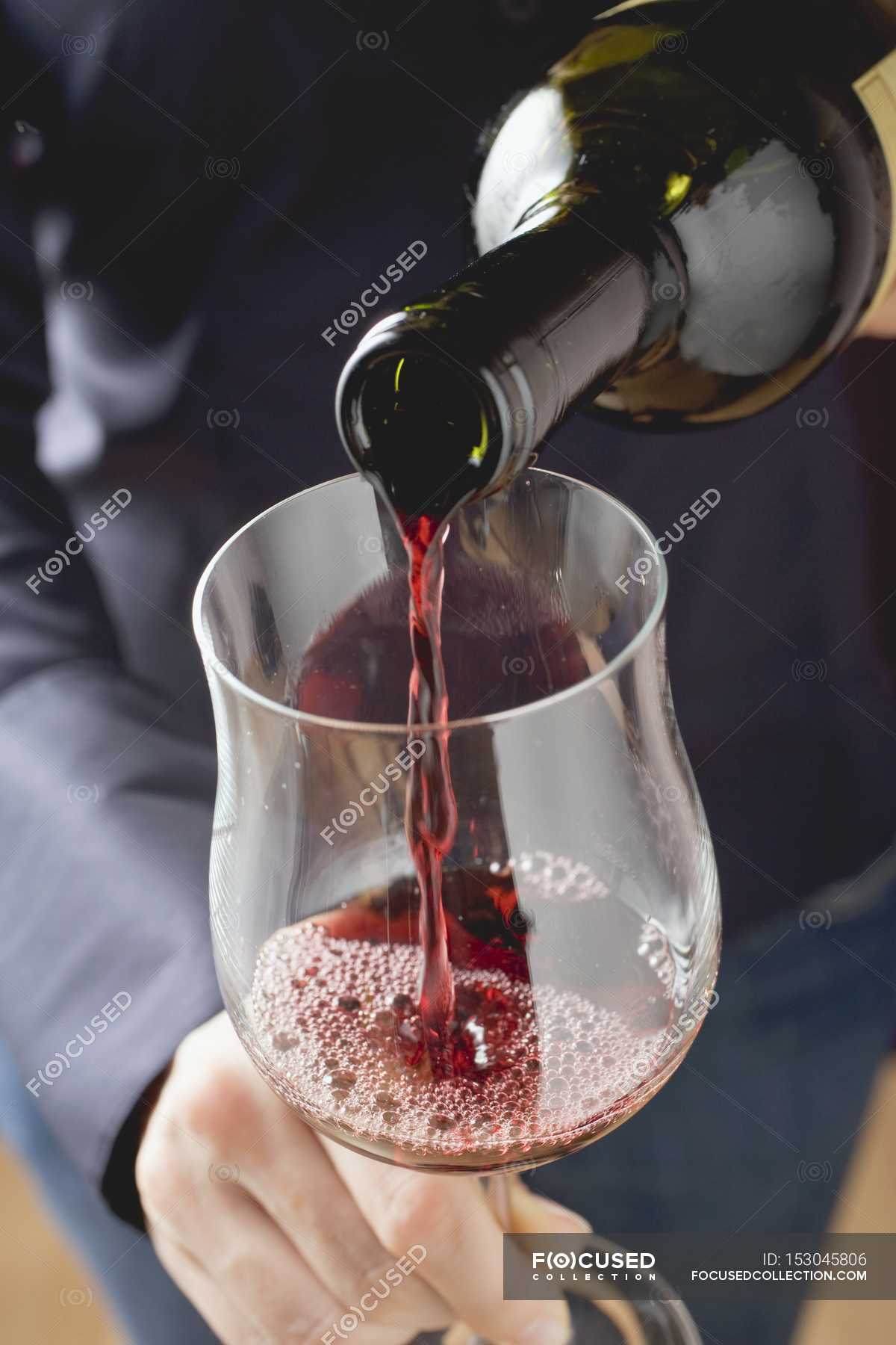 Налейте красного вина