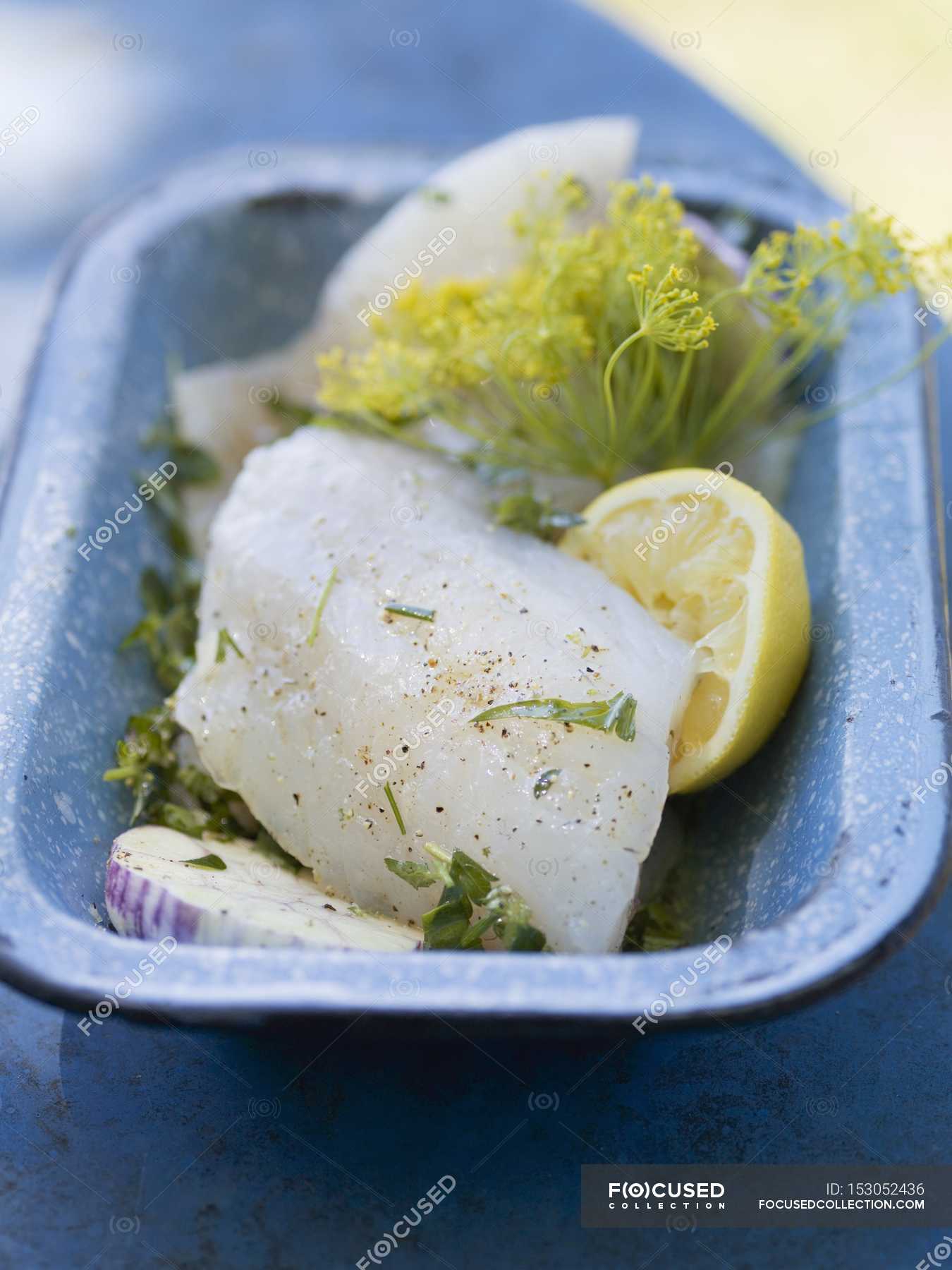 Fish fillets with dill — food, taste Stock Photo 153052436