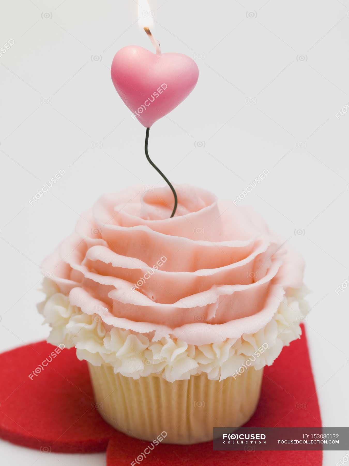 Cupcake with marzipan rose — baked, Ready To Eat - Stock Photo | #153080132