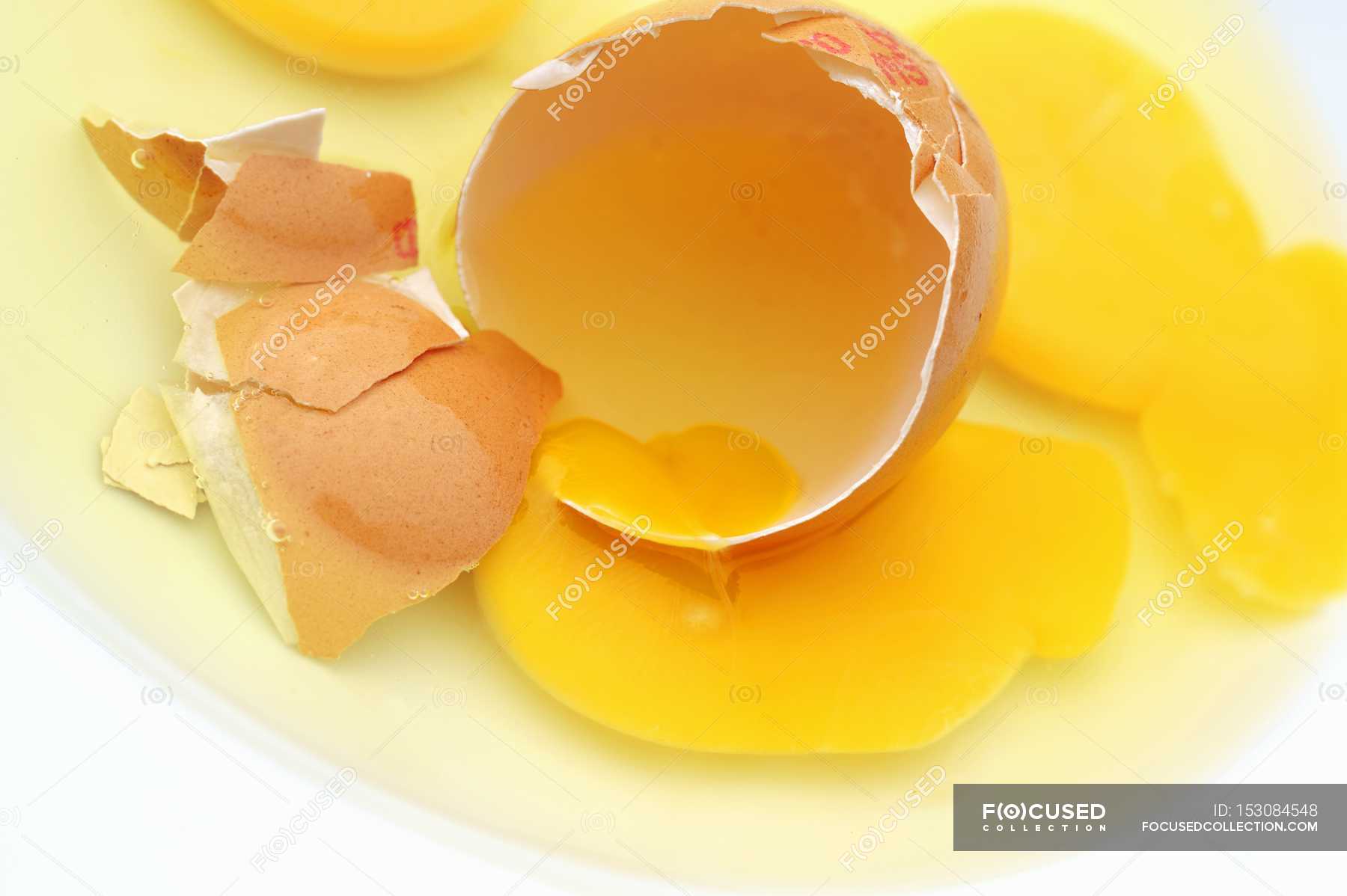 Broken egg with yolk — food, chicken Stock Photo 153084548