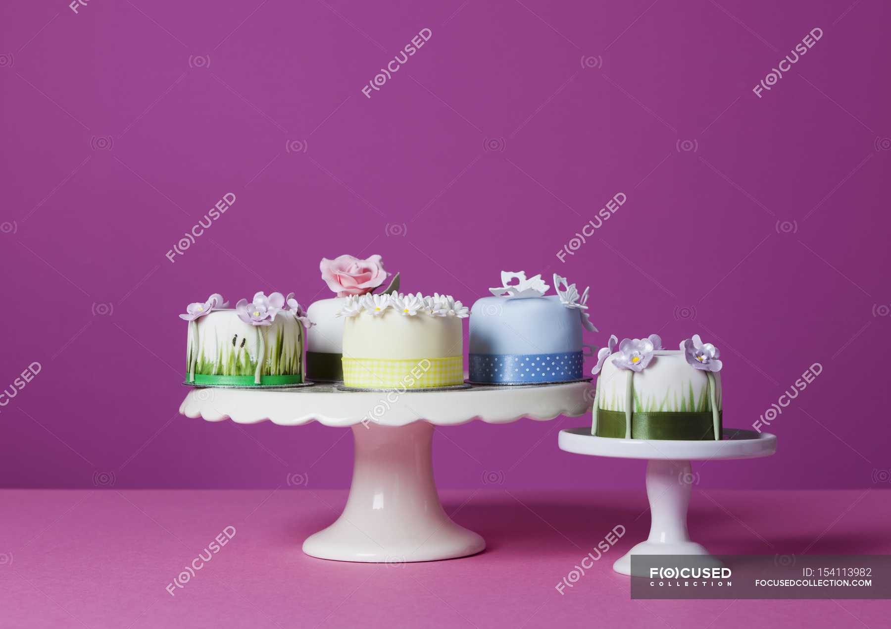 Celebration cakes on cake stands — cupcakes, baked products Stock Photo 154113982