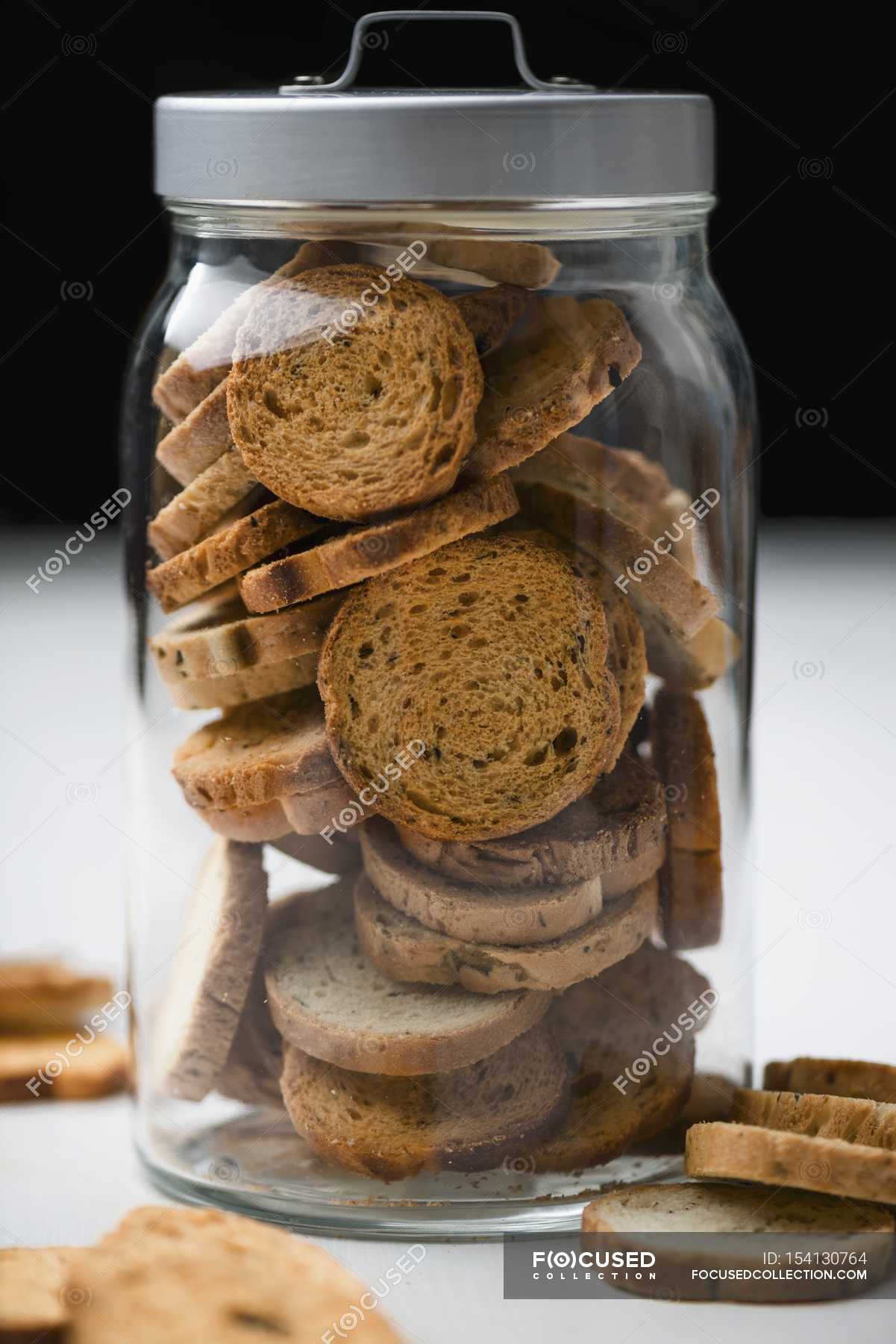 Кладовая сыпучих продуктов. Как хранить домашние сухари. Баночки с крупами для детей. Как хранить домашние сухари. Сухарики домашние.