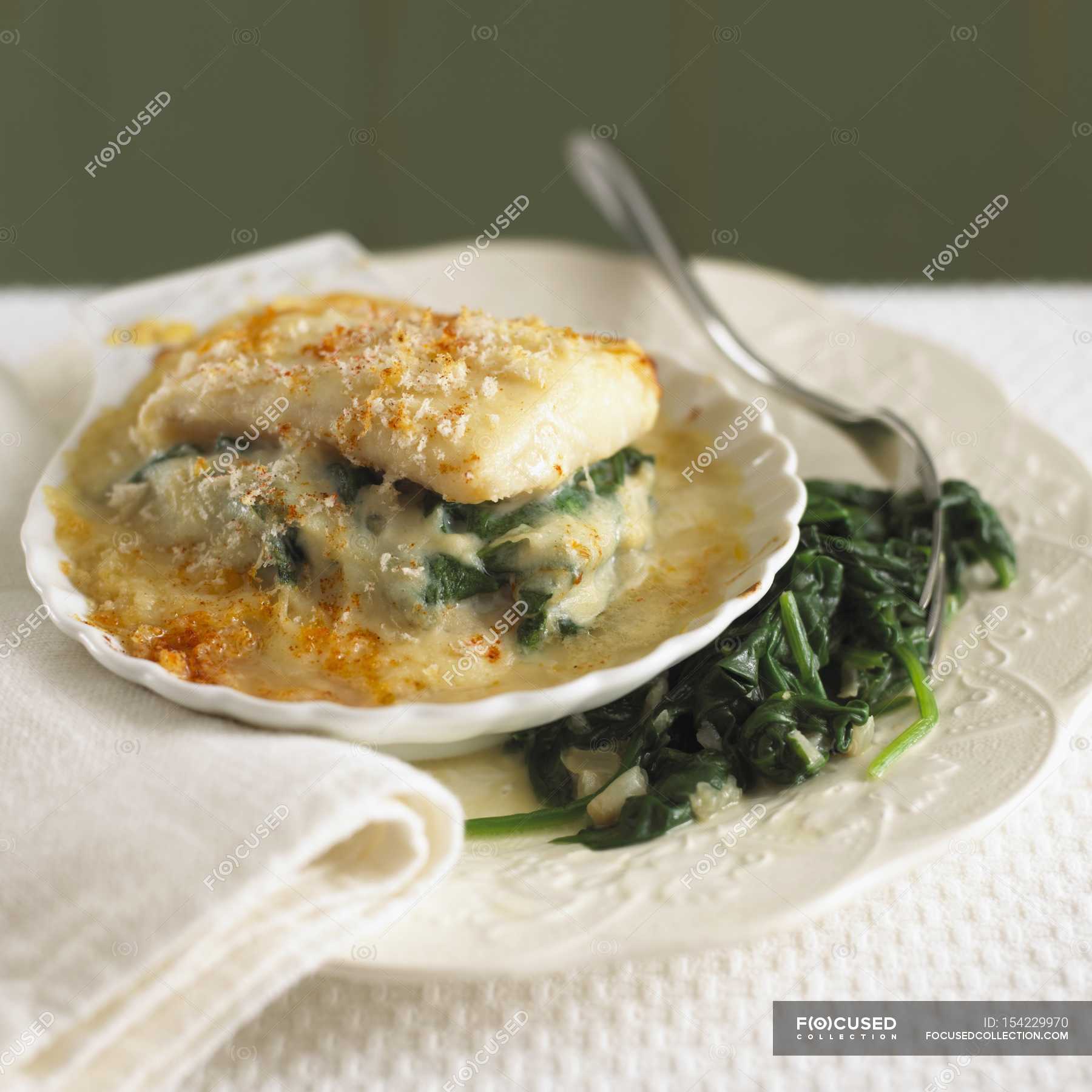 Haddock baked with cheese — Dieting, taste Stock Photo 154229970
