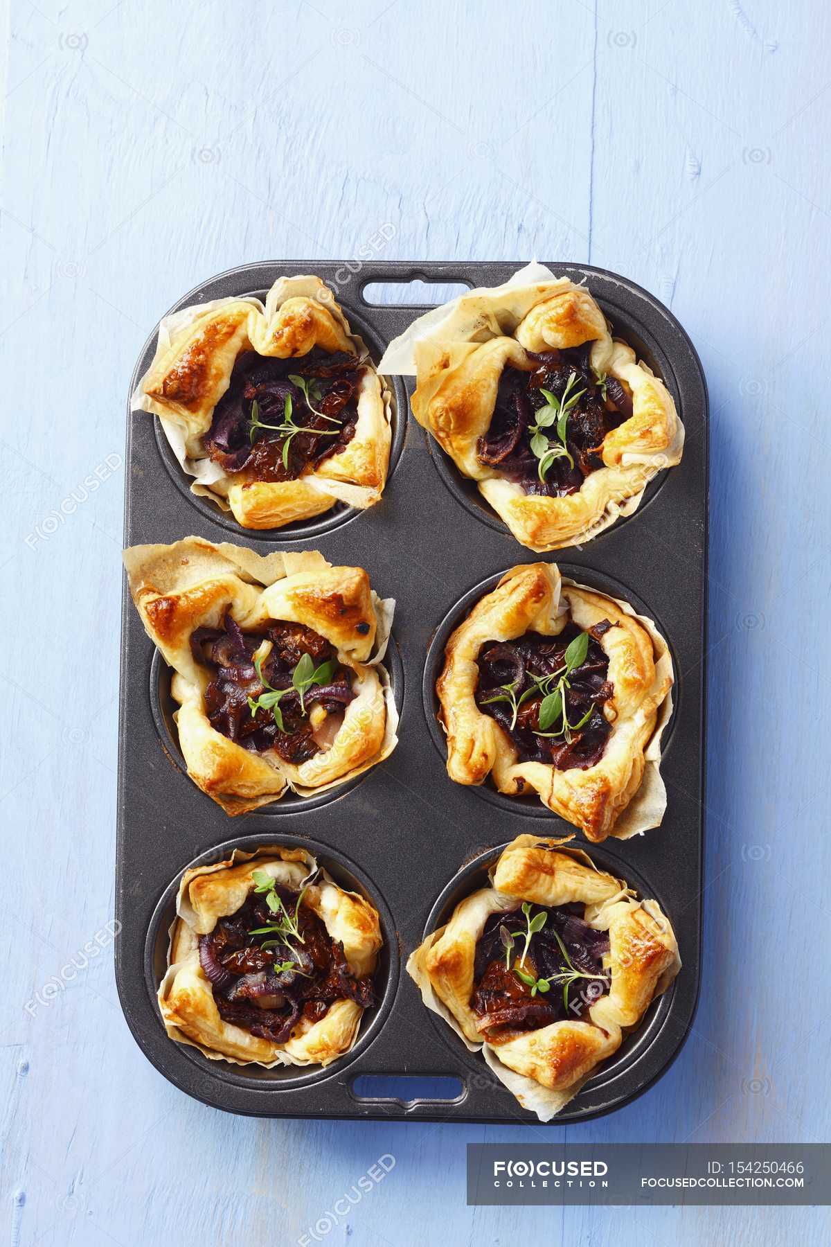 Puff pastry tartlets — supper, eat - Stock Photo | #154250466