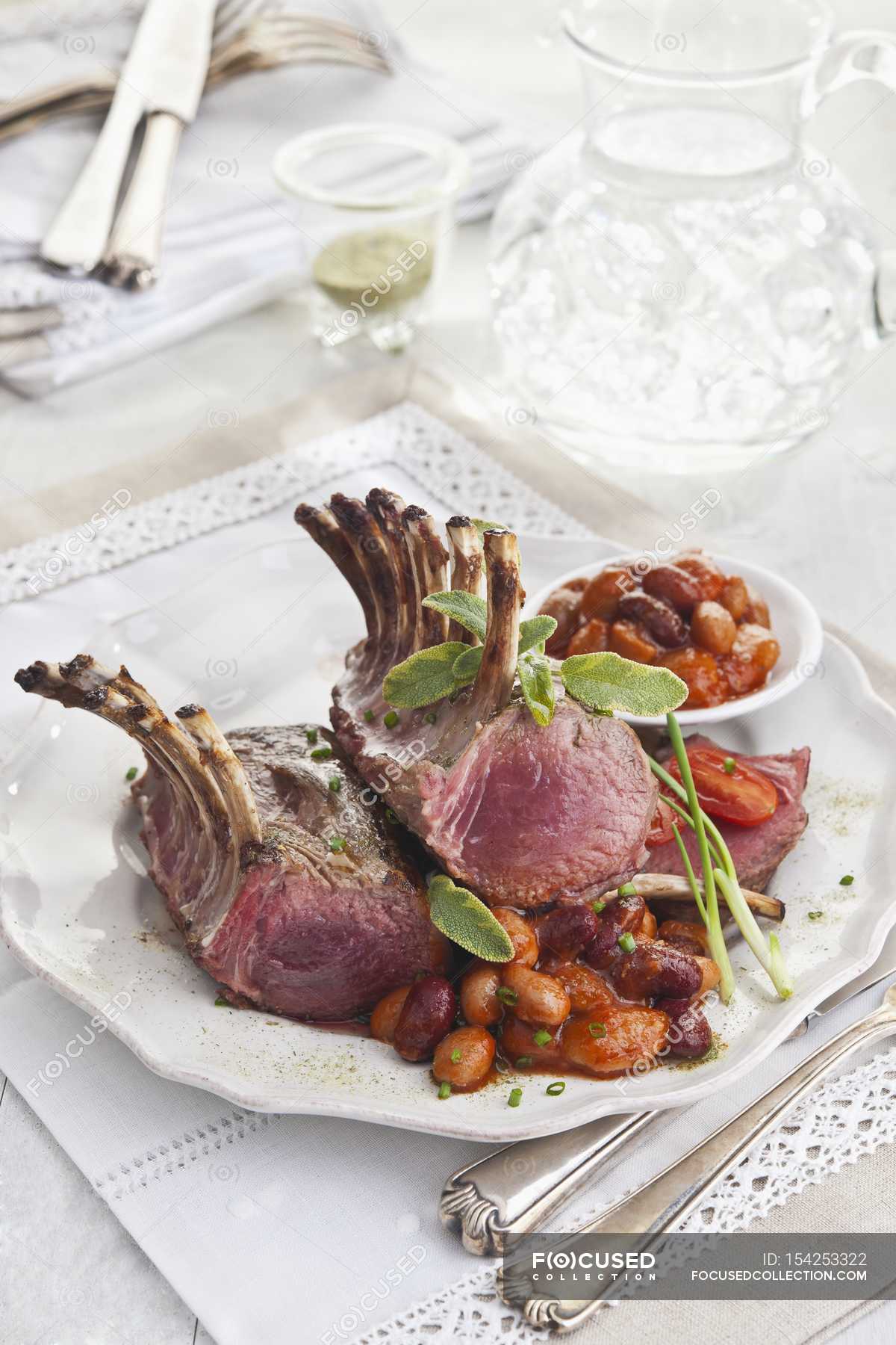Roasted Lamb chops with assorted beans — Ready To Eat, cuisine - Stock