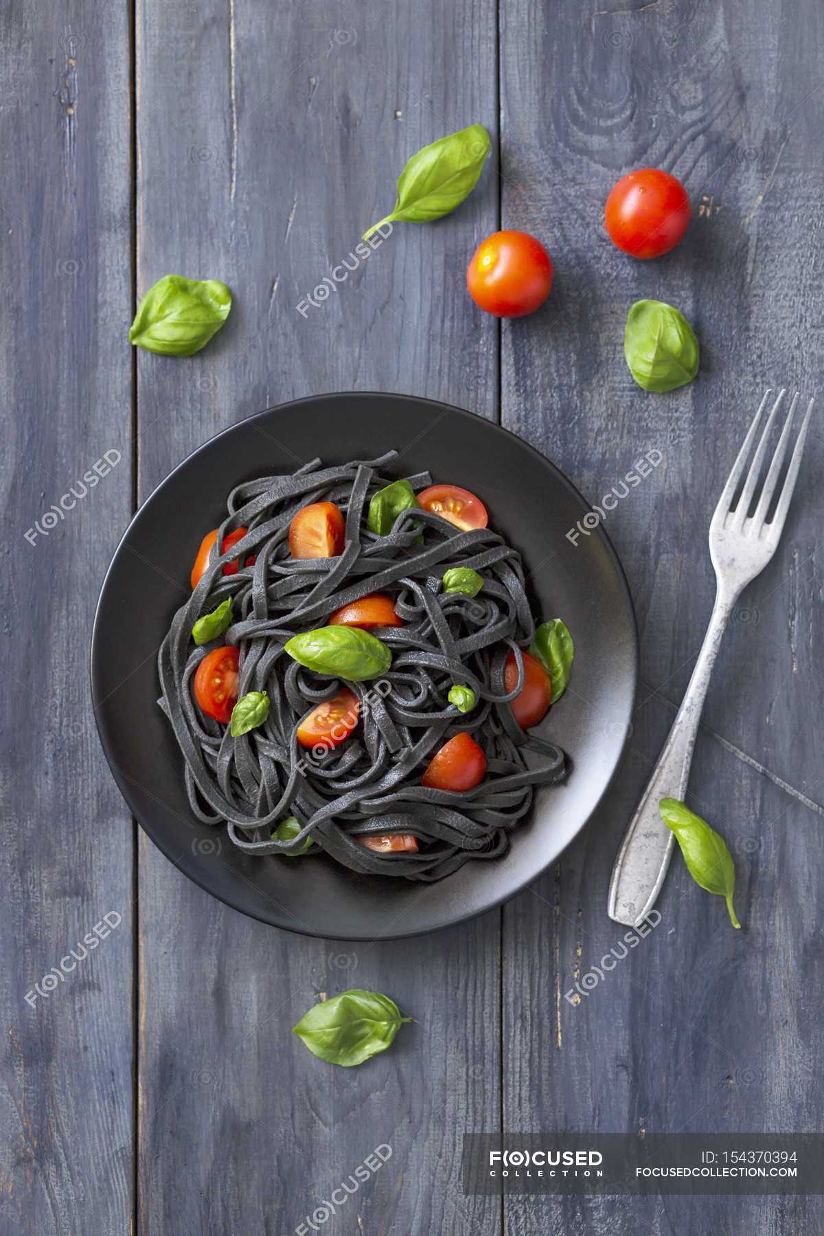 Black squid ink linguine pasta — fork, italian - Stock Photo | #154370394