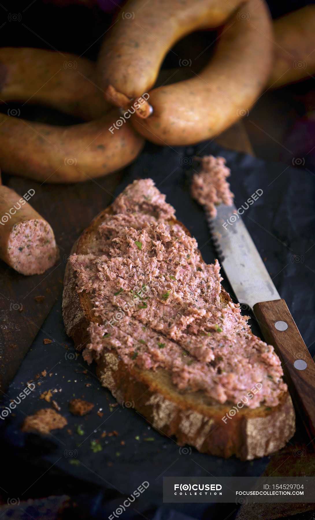 Бутерброд с ливерной колбасой